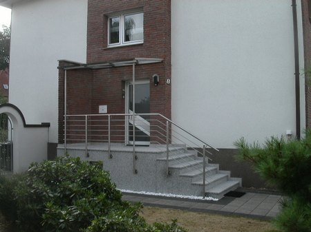 Treppengelaender und Vordach VA.JPG